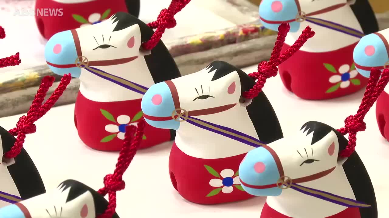 来年の干支「午」をかたどった土鈴づくりが盛んに 新年に向けた準備が
