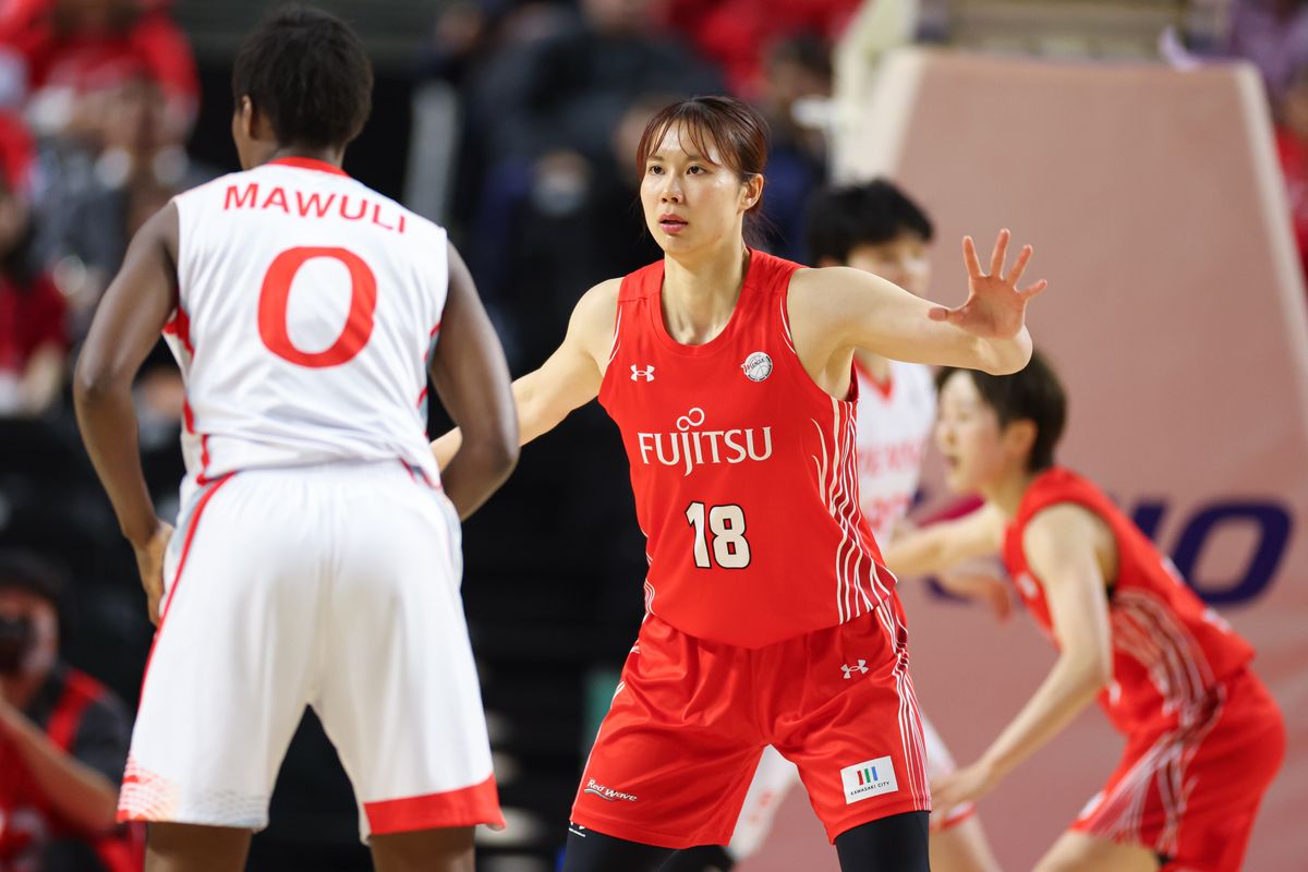 秋田美人アスリートだった母の写真を投稿 Wリーグ富士通レッドウェーブ藤本愛妃