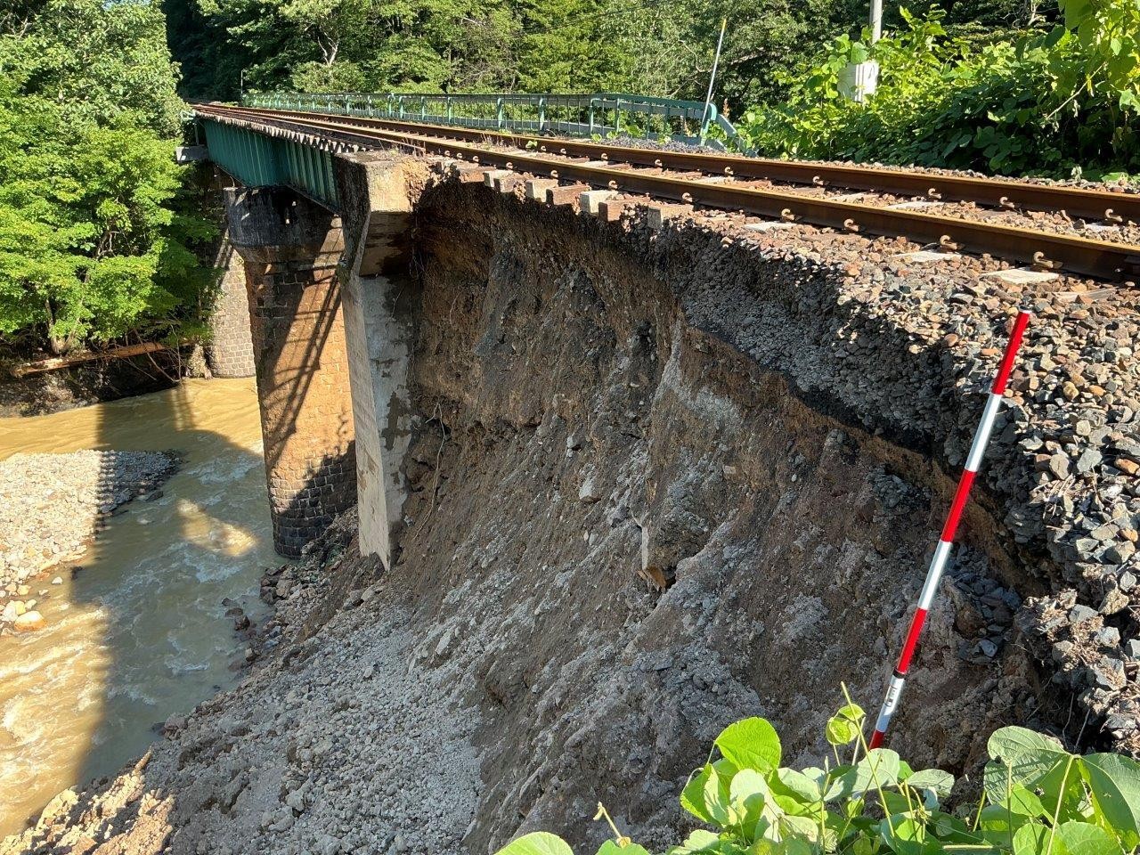 JR北上線で20か所以上で土砂被害 復旧には数か月かかる見通し 横手駅と