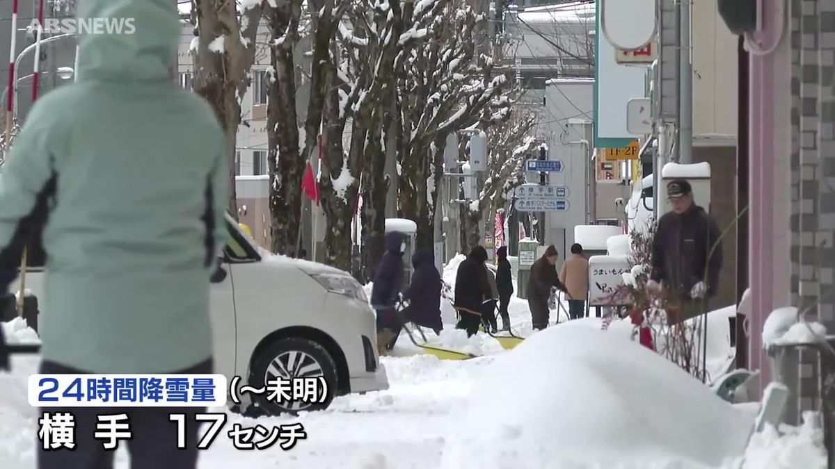 秋田県内　内陸を中心にまとまった雪に　朝から雪寄せに追われる住民も