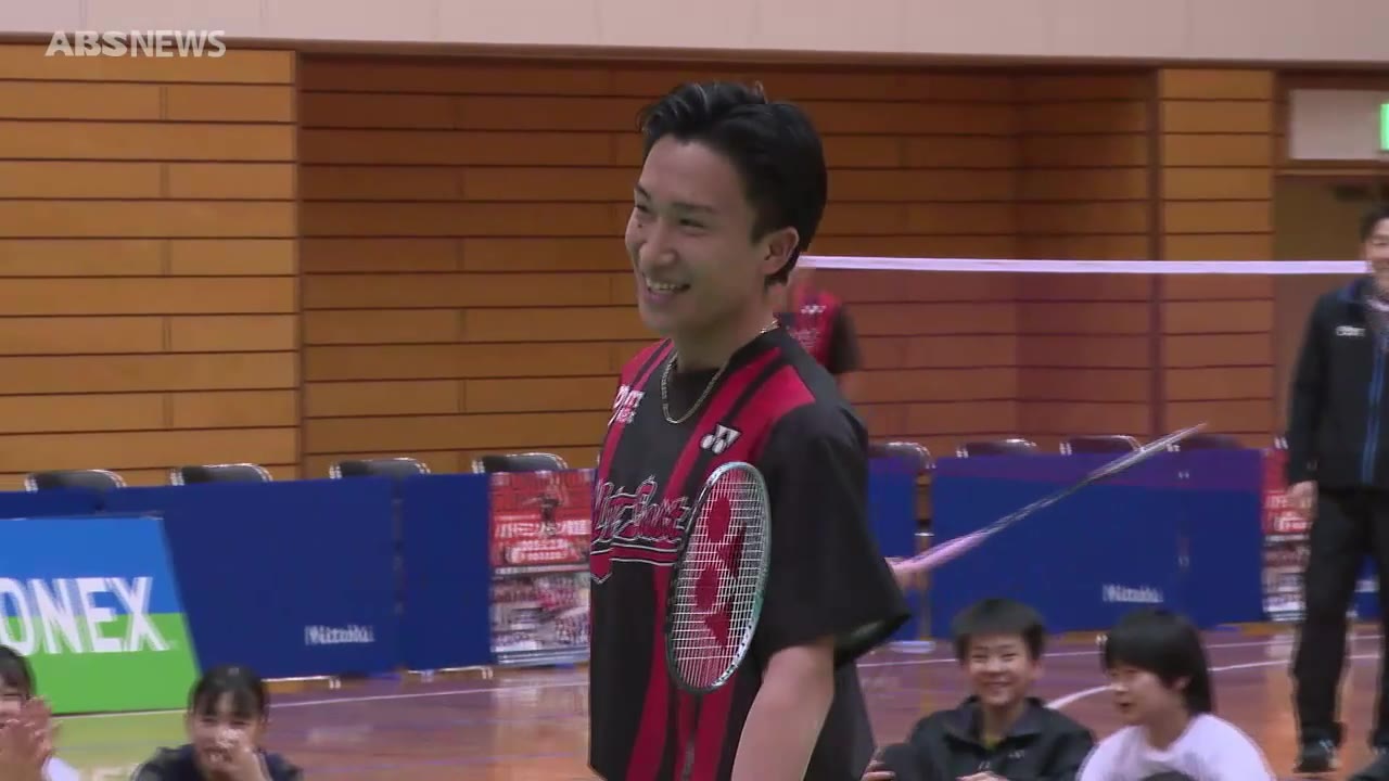 元世界王者 桃田賢斗選手 子どもたちを前に華麗なプレーで会場を沸かせ
