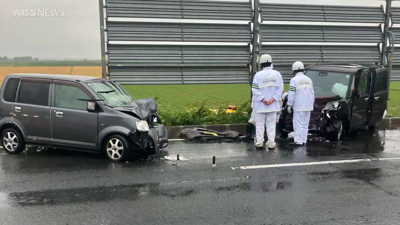 三種町の国道7号で軽乗用車同士が正面衝突 1人が意識不明の重体 秋田