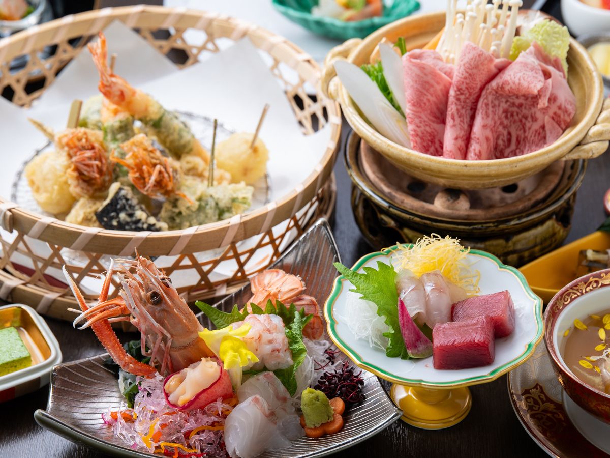 地元・三河産の食材をふんだんに使用した夕食（海栄RYOKANS提供）