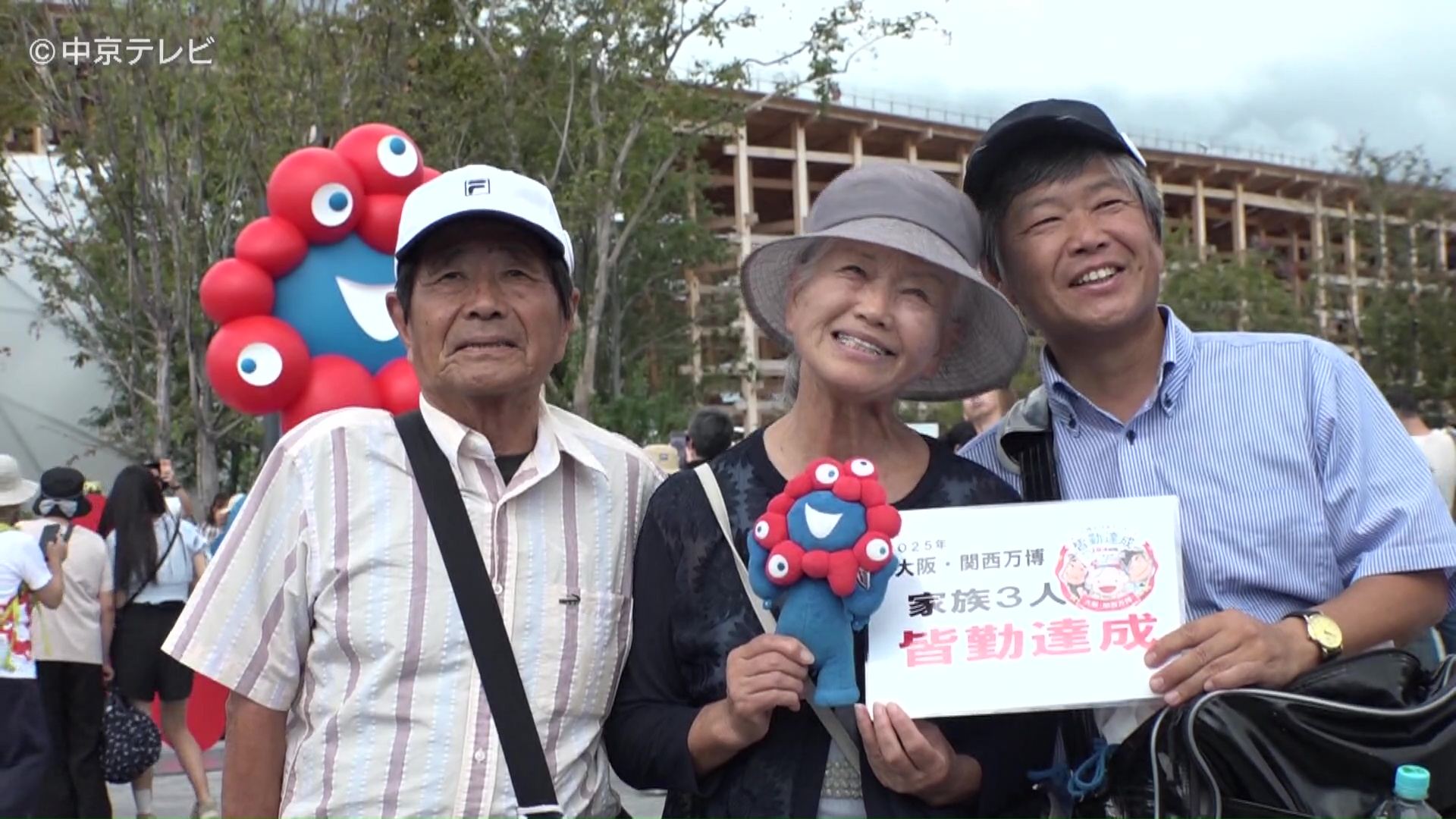 大阪・関西万博】184日皆勤賞 “万博おばあちゃん” コミュニケーション