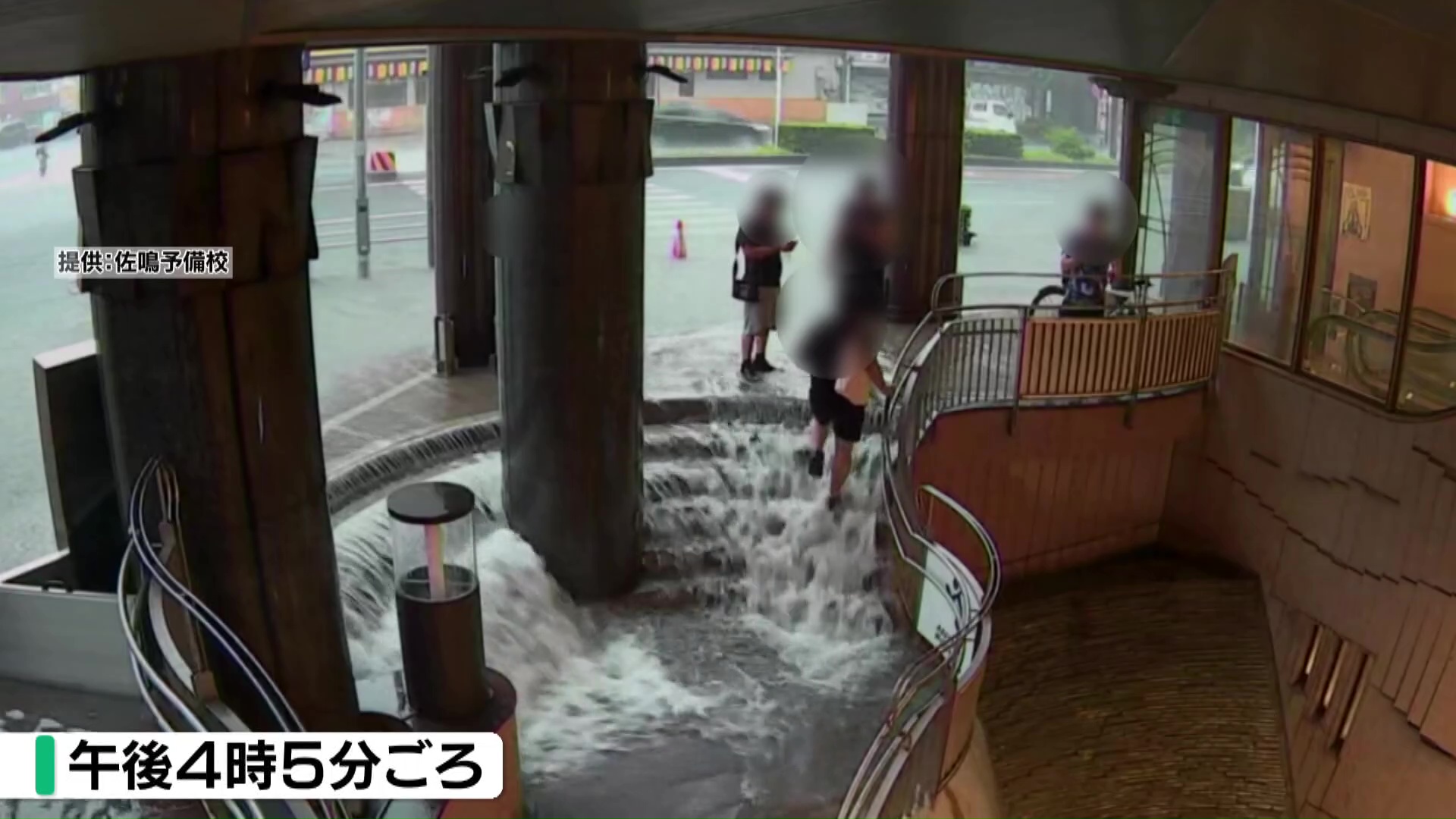 防犯カメラが捉えた地下への水の流入 わずか10分で滝のように… 名古屋