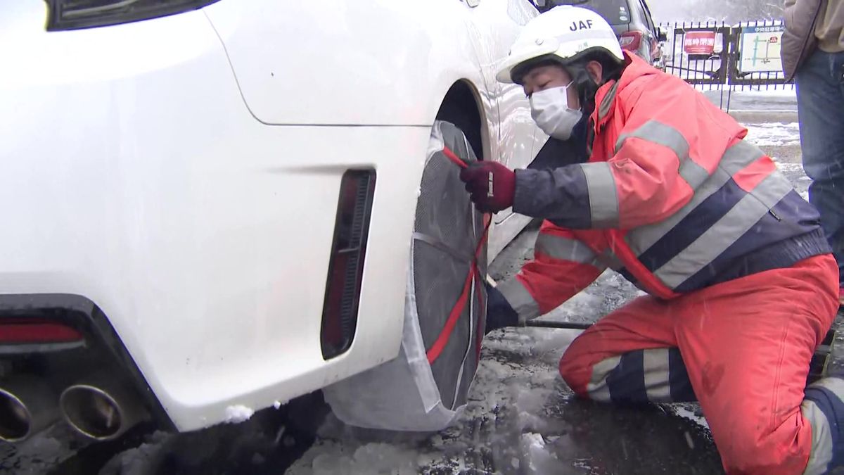 “最強寒波”襲来　相次ぐ車のトラブルで大忙し　雪や凍結の相談は１１０件超 　ＪＡＦ岐阜支部