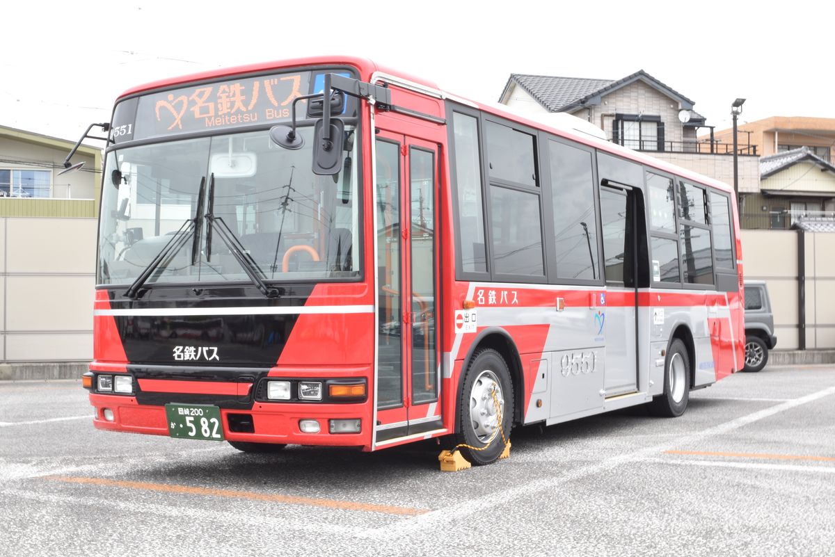 「名鉄電車」仕様の路線バス　岡崎市内で12日から運行開始　通勤型最新車両9500系をイメージ