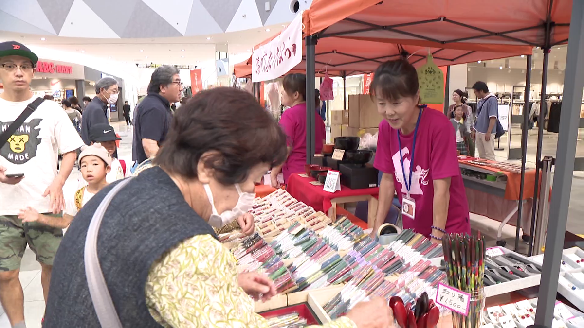 岐阜・土岐市で「出張輪島朝市」開催　海産物や輪島塗などを販売する12店舗が出店　豪雨の犠牲となった中学生も過去に手伝いを…