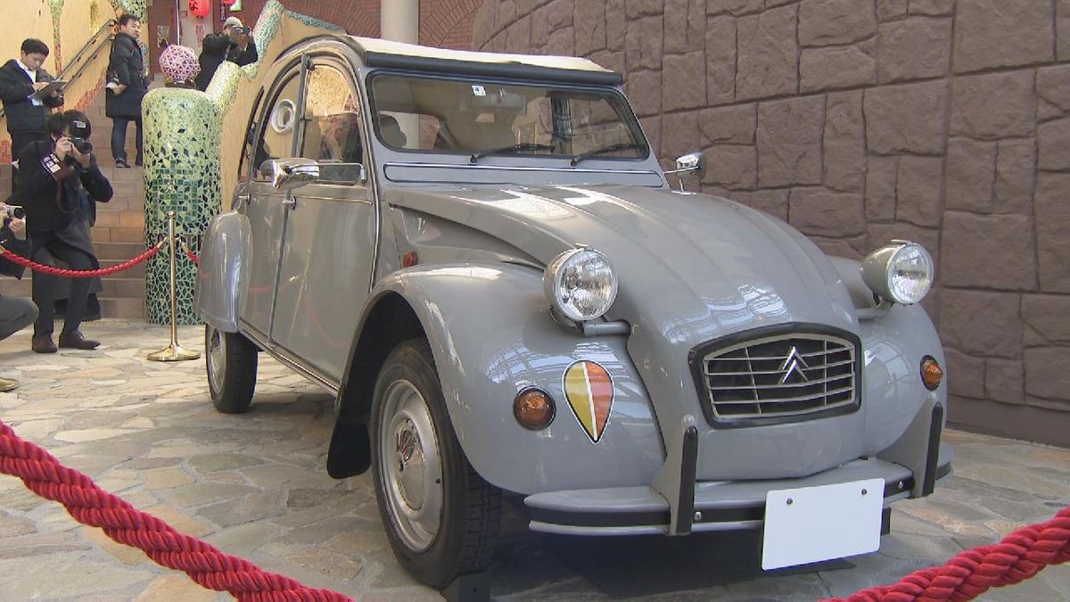 ジブリパーク「ジブリの大倉庫」で宮崎駿監督の愛車『シトロエン2CV』展示始まる　映画「ルパン三世 カリオストロの城」などにも登場　愛知・長久手市