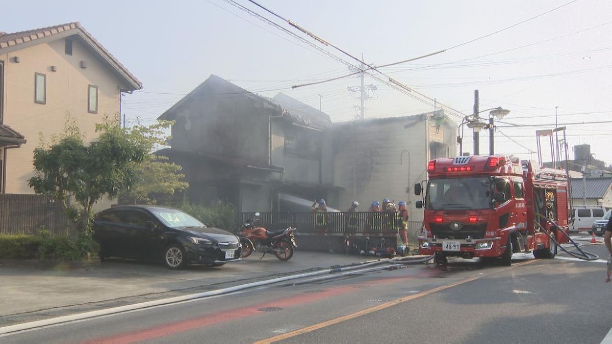 住宅や自転車販売店など燃える火事 けが人なし 愛知・日進市