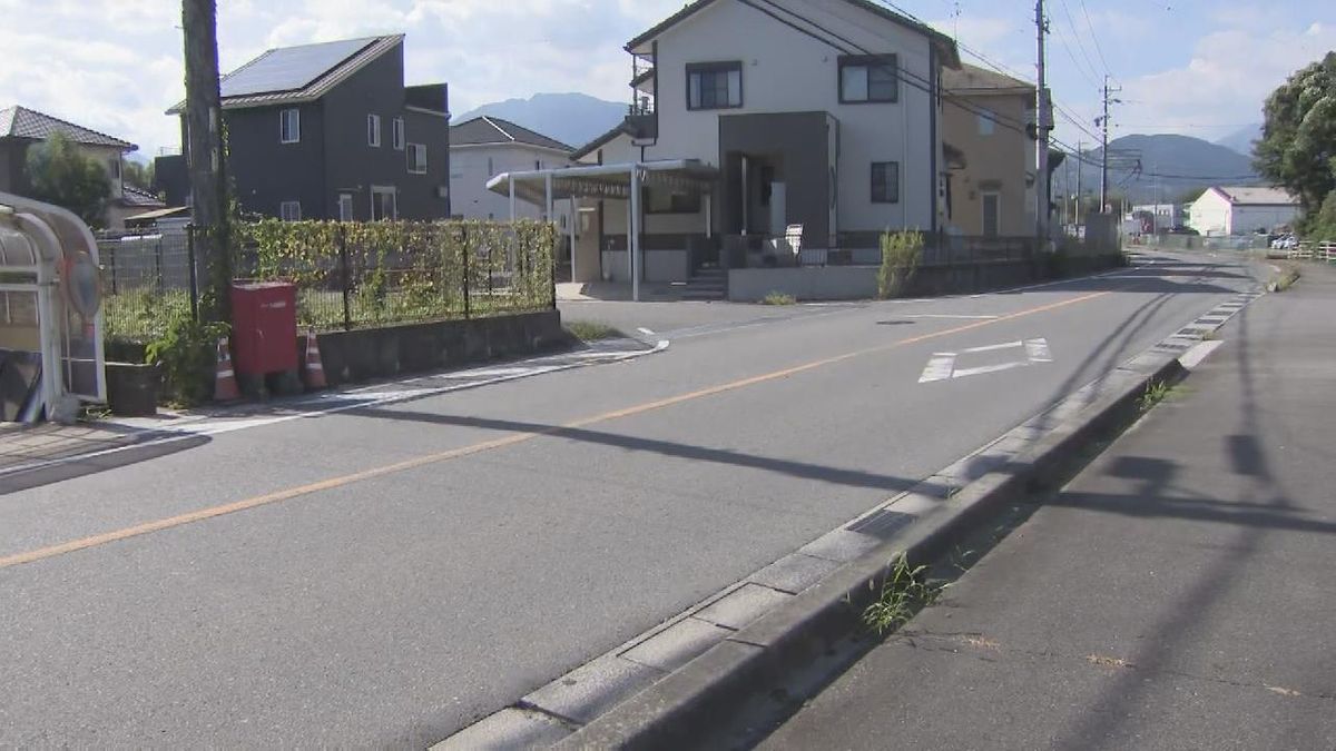 自転車と大型トラックが出合い頭に衝突　自転車の男子高校生が意識不明の重体　三重・菰野町