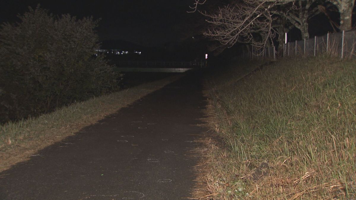 堤防道路で歩いていた男性が車にはねられ大けが　車は現場から逃走　岐阜・瑞浪市