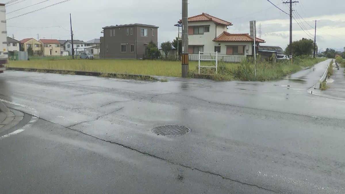 幼稚園バスと軽乗用車が交差点で出合い頭に衝突　園児1人が前の座席に顔をぶつけて軽いけが　岐阜市