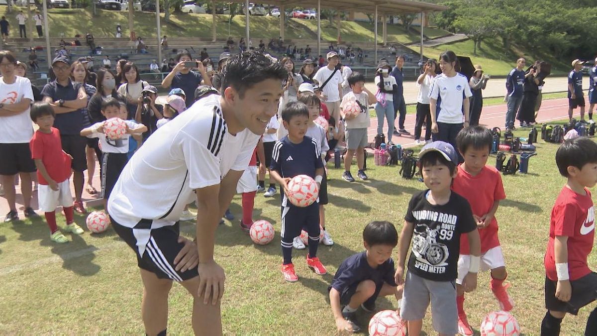 サッカー日本代表 菅原選手　地元・東三河でサッカー教室　子どもたちから歓声も