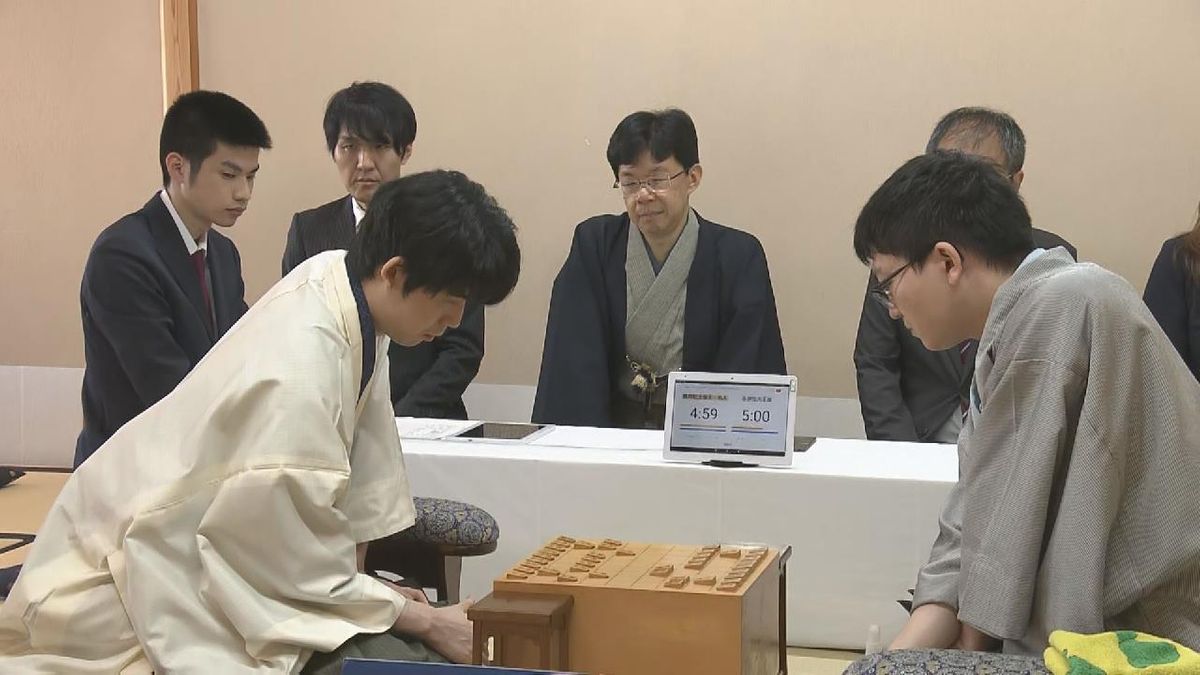 王座戦第３局　藤井聡太七冠 勝利すると八冠独占に王手