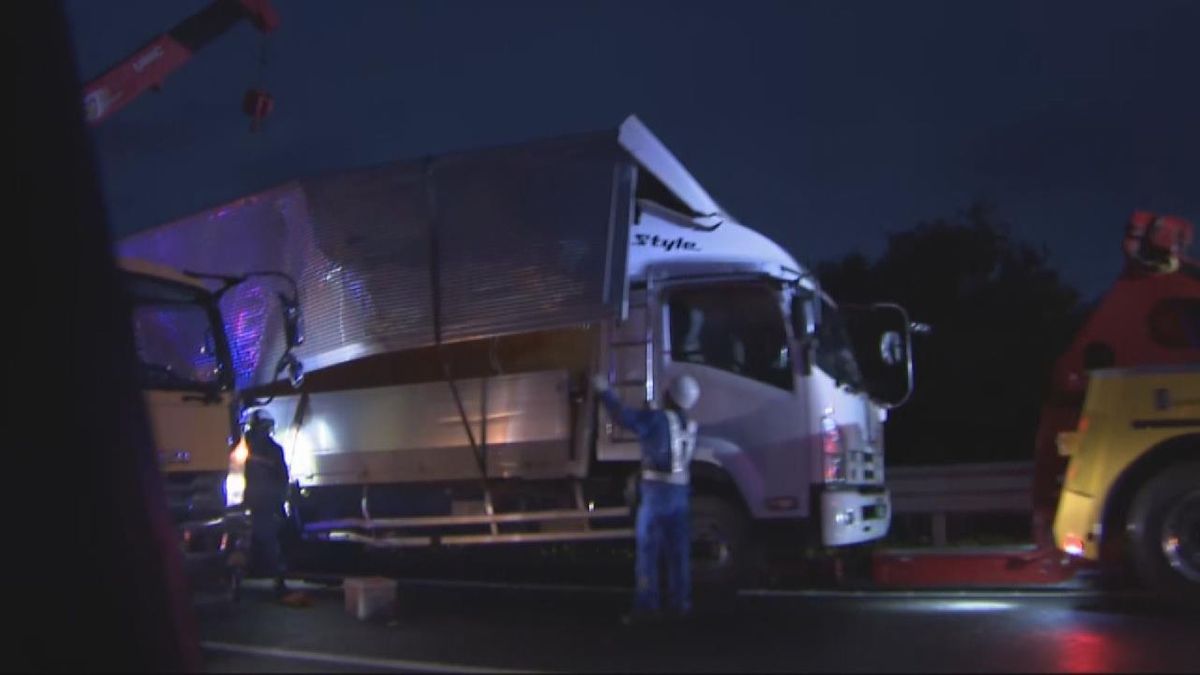 伊勢湾岸自動車道でトラック２台が衝突する事故　1人意識不明の重体　愛知・刈谷市