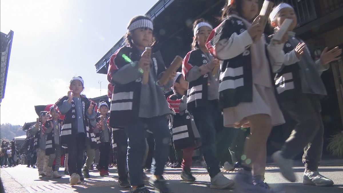 「火の用心」　保育園児がパレードで呼びかけ　岐阜・高山市
