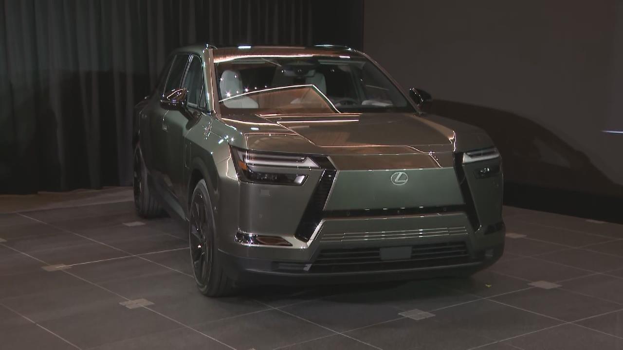 世界初公開のレクサスの新型EV「TZ」 日本では2026年冬に発売予定