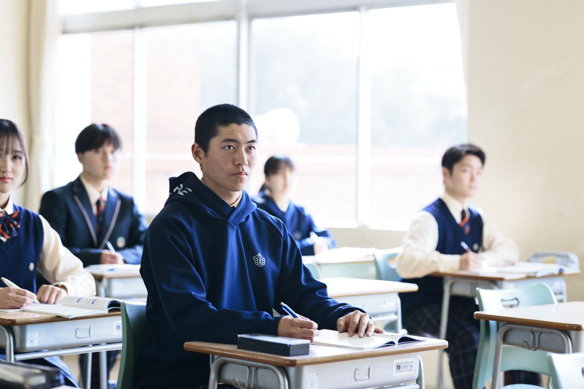 誉高等学校のパーカ制服