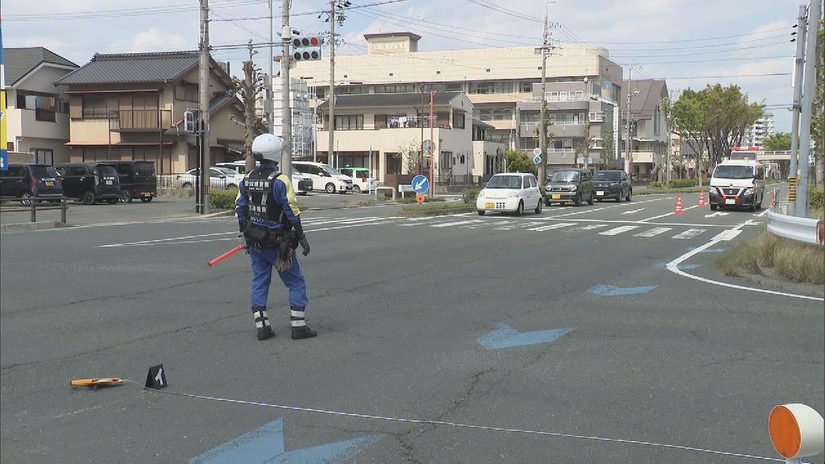 バイクと乗用車が出合い頭に衝突　バイクの男性大けが　乗用車は逃走　ひき逃げ事件として捜査　愛知・豊橋市
