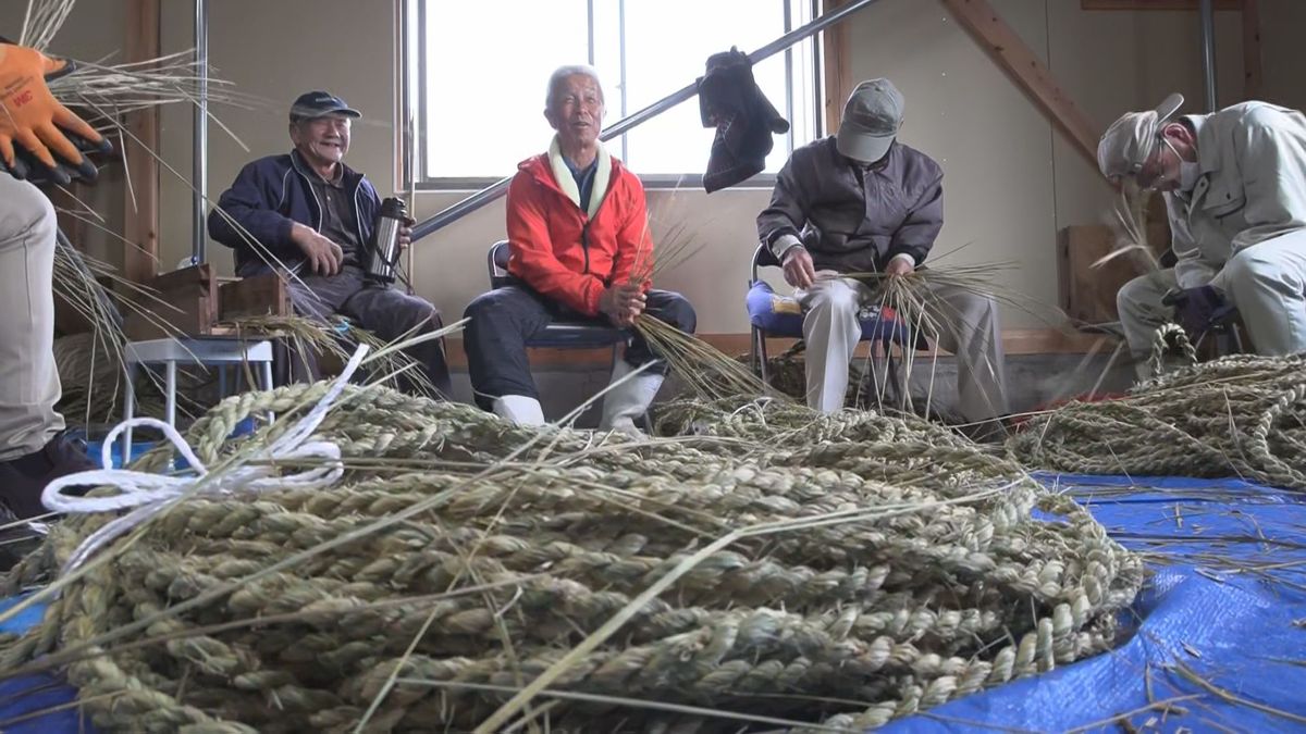 「お綱掛け神事」で使う170メートルの大綱作り　三重・熊野市