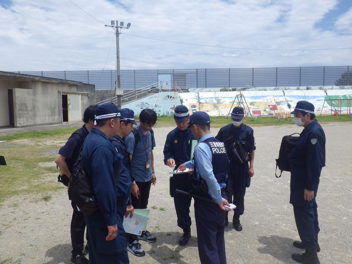 答志島でのヘリポート視察（画像提供：鳥羽警察署）