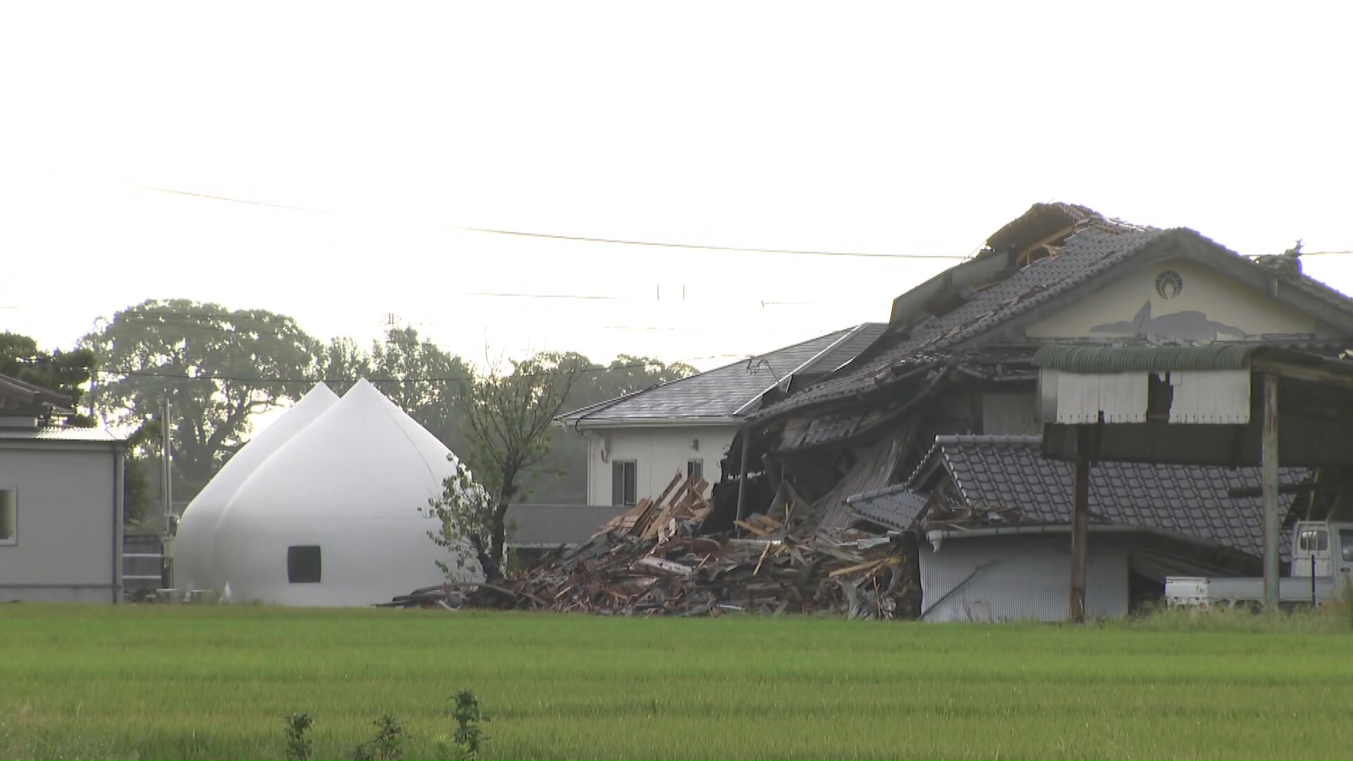 熊本地震から8月28日で1か月…自宅壊れ施設に避難の母は死亡 洗濯の度に