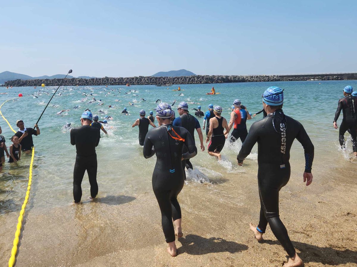 水泳と自転車だけで競う新種目「アクアバイク」　伊勢志摩のトライアスロン大会で日本初開催　三重・志摩市