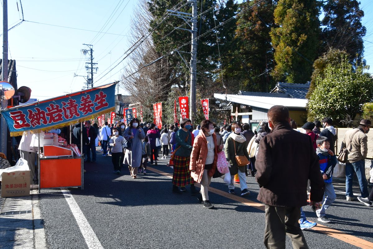 初えびす大祭でにぎわう街路（武川治宏さん提供）