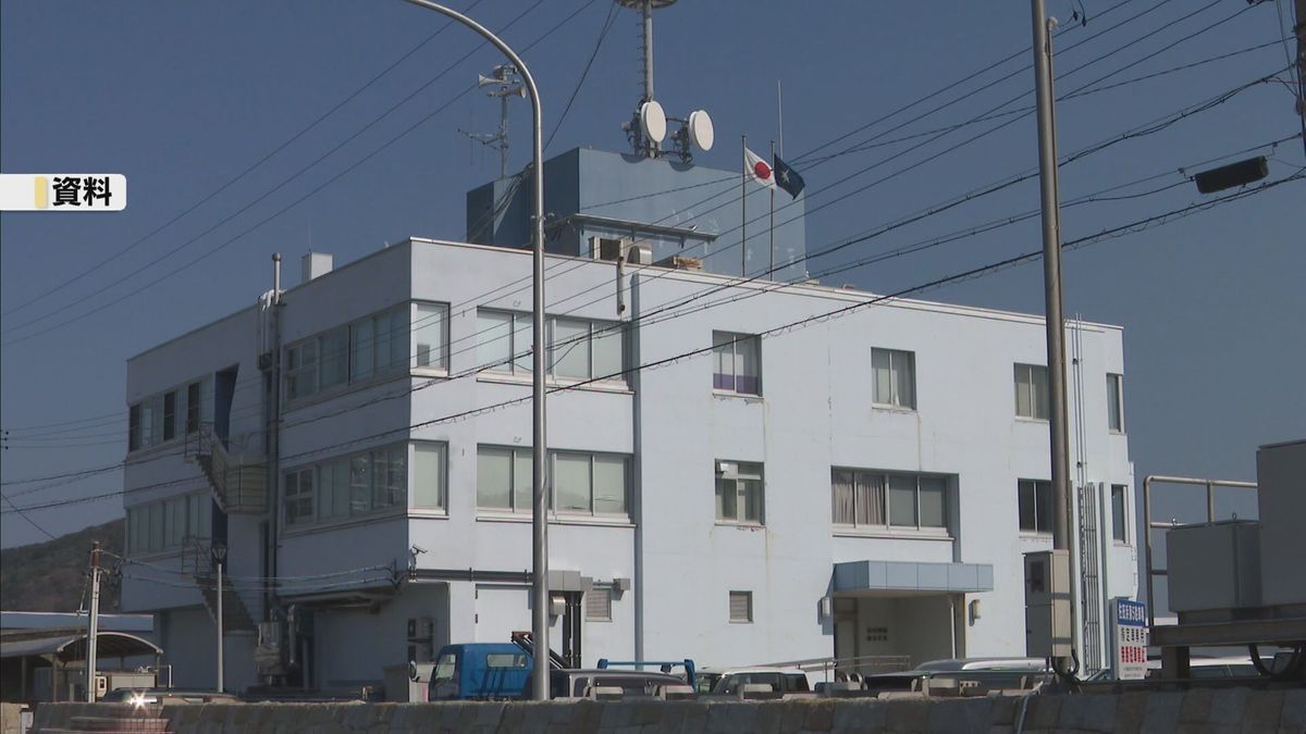 三重・鳥羽市　釣り船が岩場に乗り上げる事故　船長や釣り客４人が入院