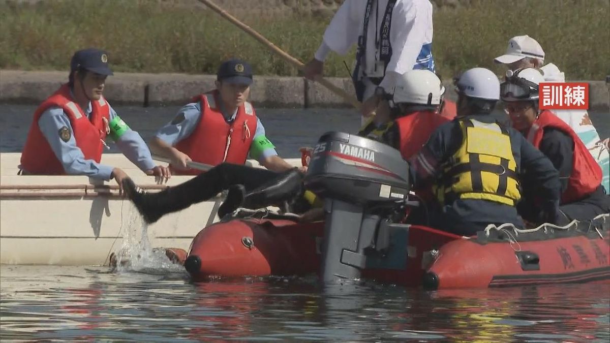 水難事故を協力して防ぐ　鵜飼観覧船事務所と警察が合同救助訓練　岐阜・長良川