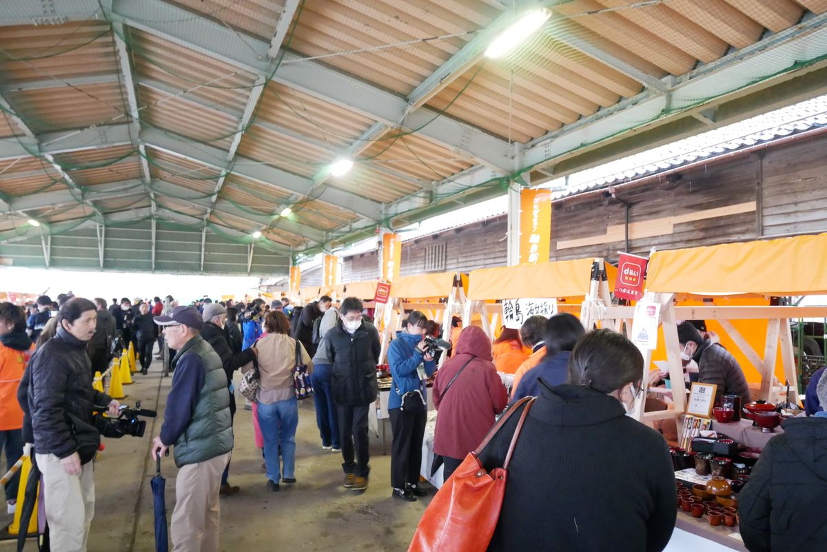 今年３月に行われた「出張輪島朝市」の様子