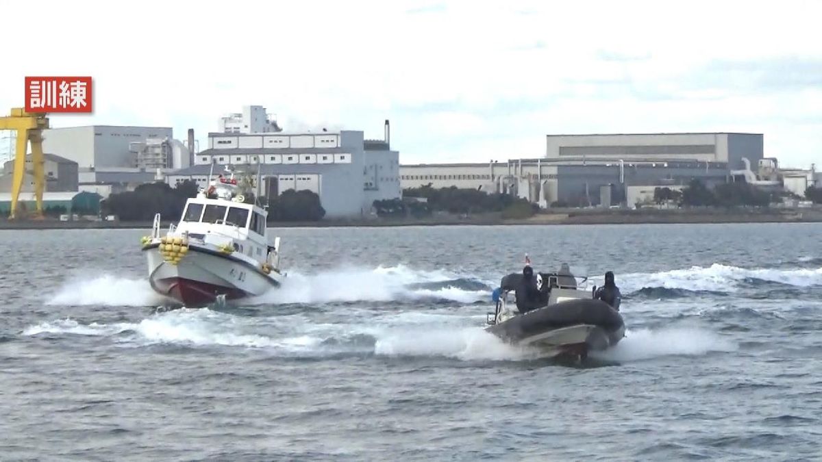 衣浦港で不審船への対応訓練　警察・海上保安庁・名古屋税関の船舶が連携して制圧するまでの手順を確認