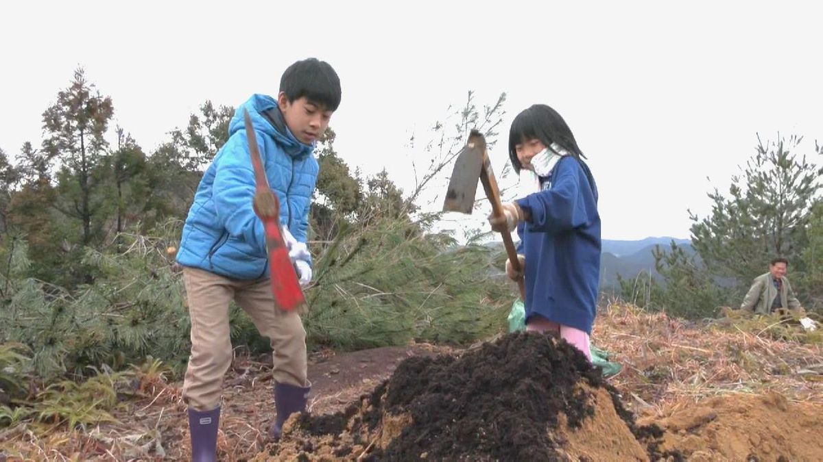 野生の桜「クマノザクラ」植樹祭　三重・紀宝町