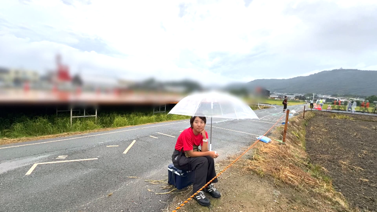 雨が降ってきても座ったまま動かない…（提供：ベンリー）