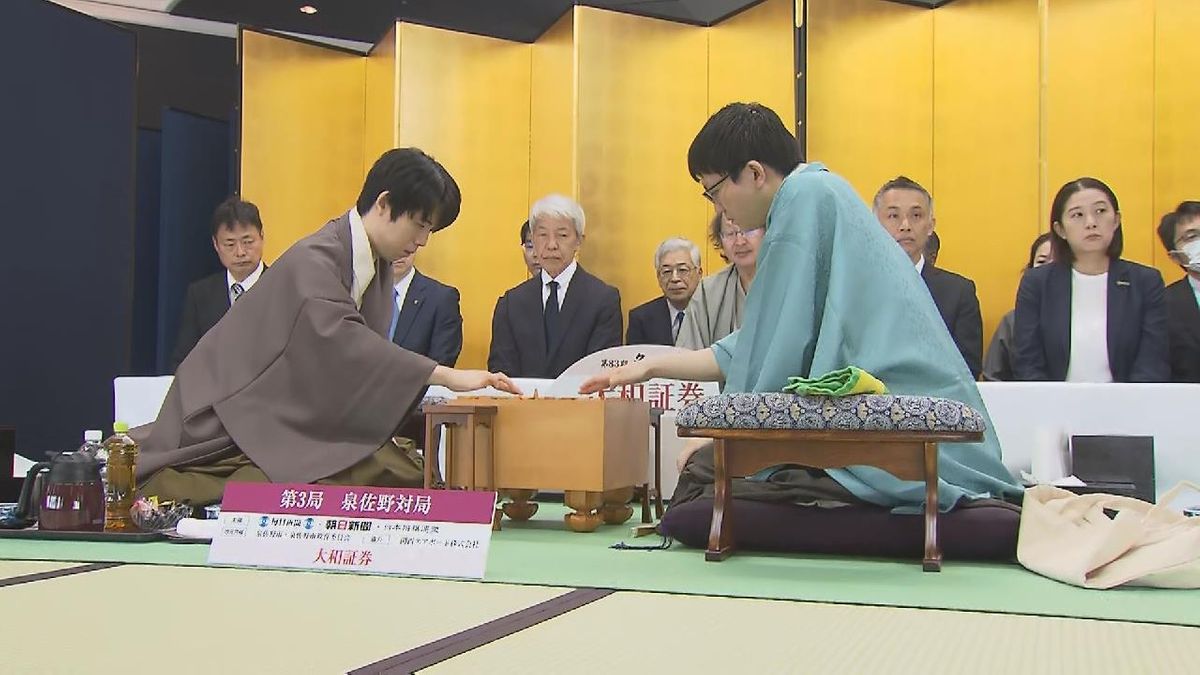 「名人戦」第3局始まる　藤井聡太七冠に永瀬拓矢九段が挑む　藤井七冠が2手目で角道を開ける展開