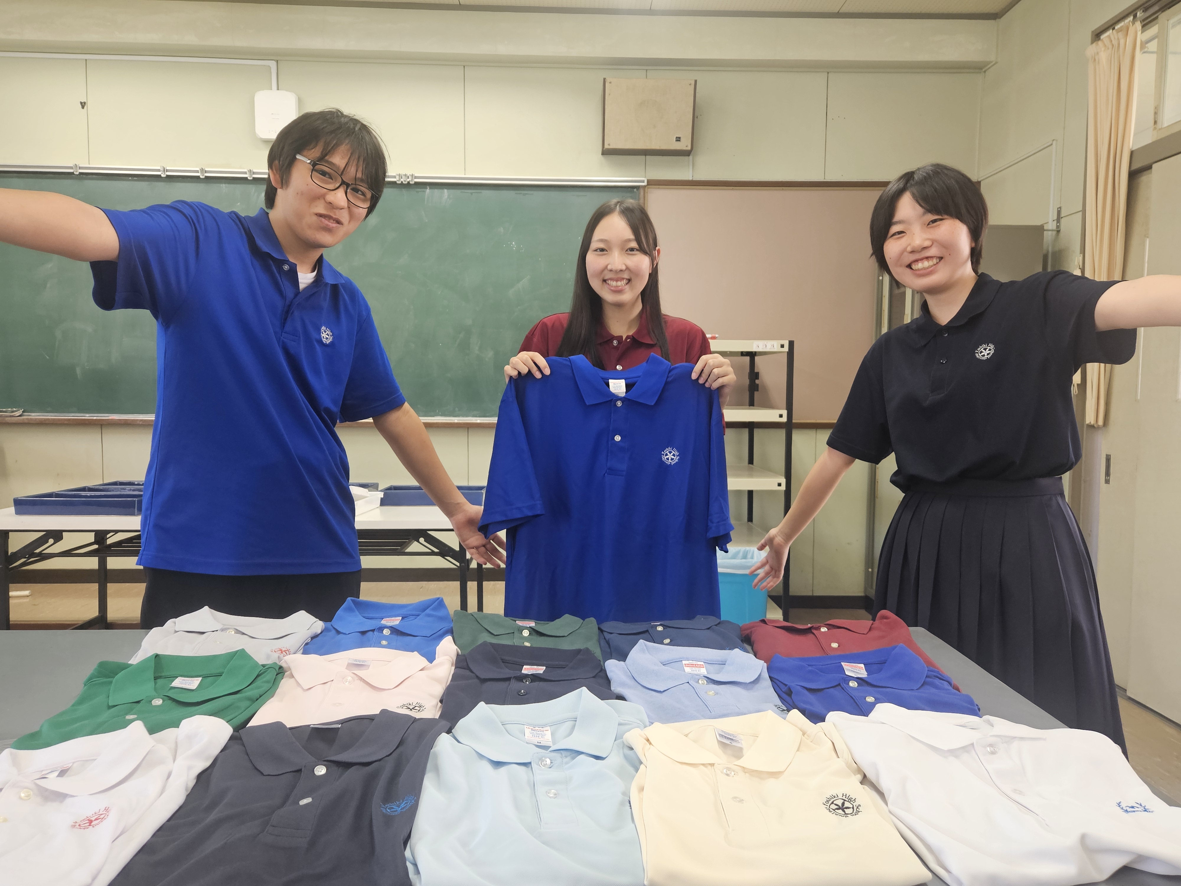 暑い夏を“快適”に過ごす！生徒会発案「公式ポロシャツ」を制服として採用  生地や色、ロゴからラインストーンの取り付けまで可能でパターンはなんと3,500種類（2024年8月20日掲載）｜中京テレビNEWS NNN