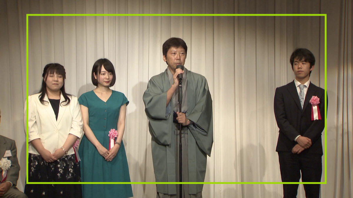 藤井八冠の師匠・杉本八段が「金シャチ賞」受賞!記念品の扇子の 藤井八冠の師匠・杉本八段が「金シャチ賞」受賞!記念品の扇子の