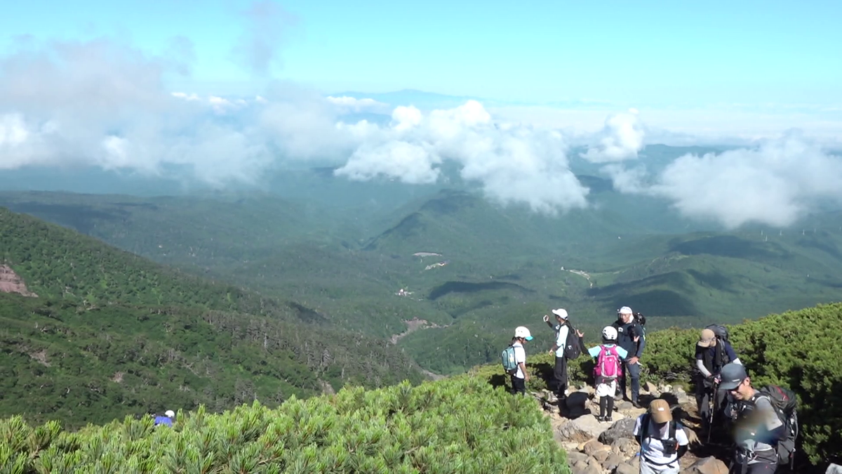 標高は2450メートルから見下ろす絶景！