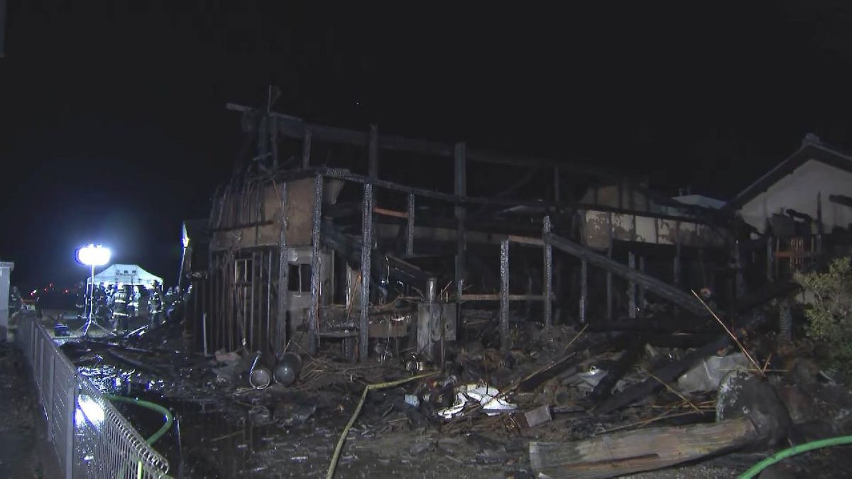 木造平屋建て住宅が全焼　焼け跡から性別不明の遺体　三重・四日市市