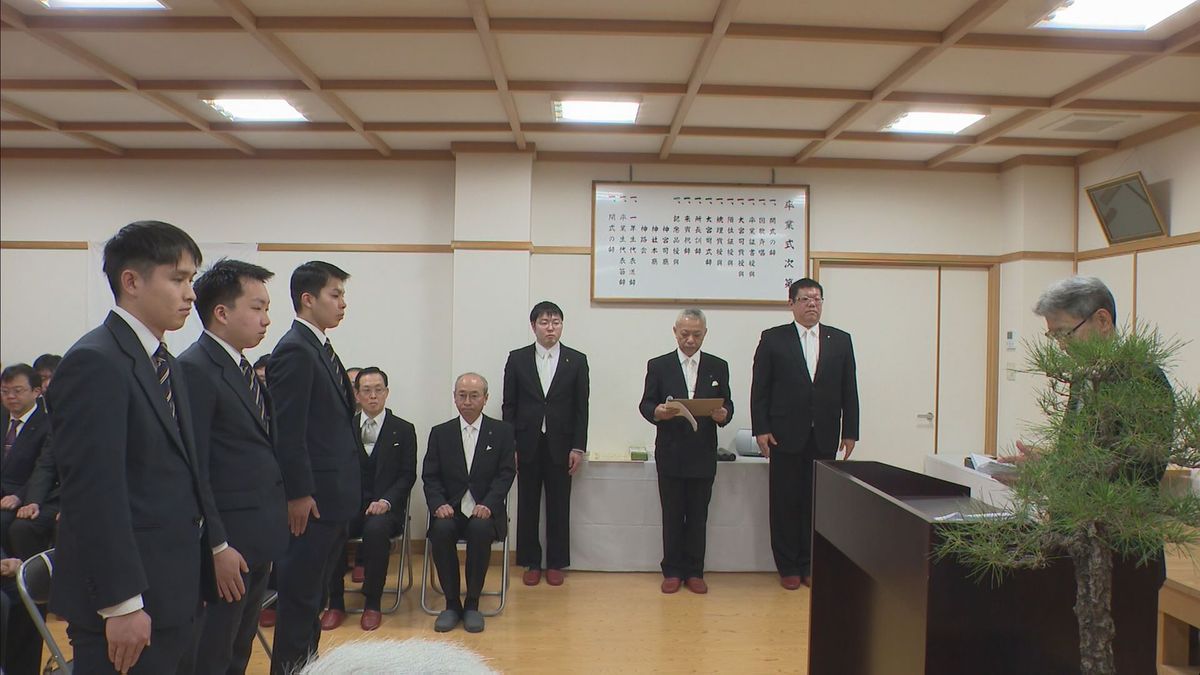 春から「神職」に 伊勢神宮の養成機関で卒業式 神道を学んだ3人の学生が門出の日「思い切り挑戦できるような神職を目指したい」 三重・伊勢市
