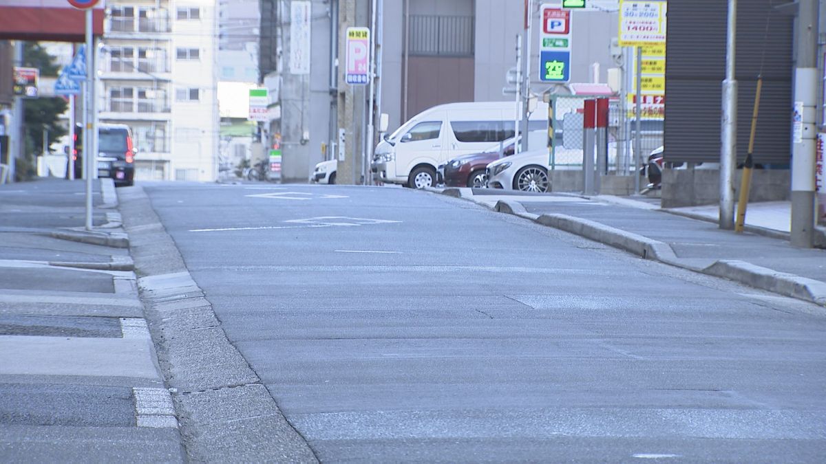 歩行者の女性が車にはねられ意識不明の重体　名古屋・中区