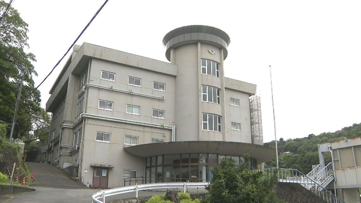 三重県鳥羽市の職員逮捕他人の男性の名前をかたり、ニセの文書を作成 男性の関係先にファックスで送ったか『覚えていません』と容疑否認