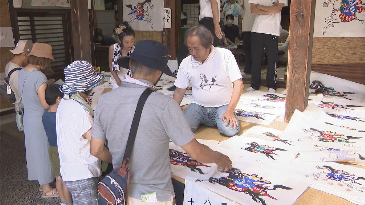 “福を呼び込む”　伝統の「絵馬市」始まる　岐阜・高山市