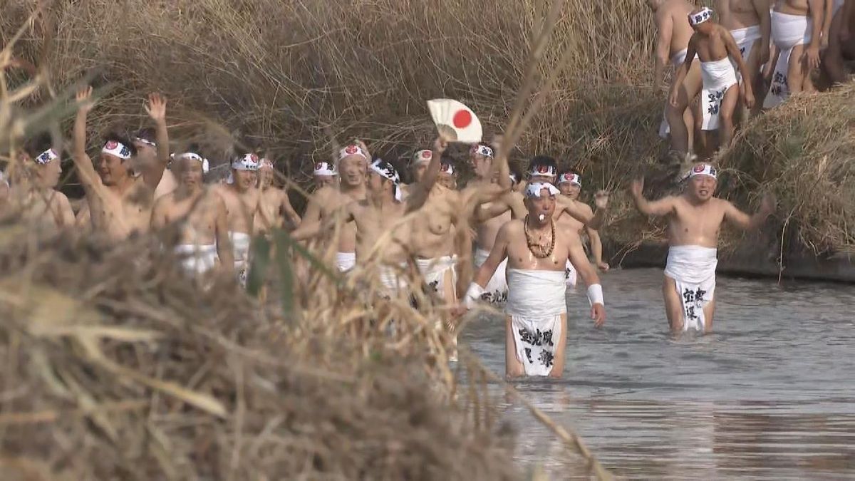 川を渡って苦難乗り越え･･･　70年続く「はだか祭」   岐阜・大垣市