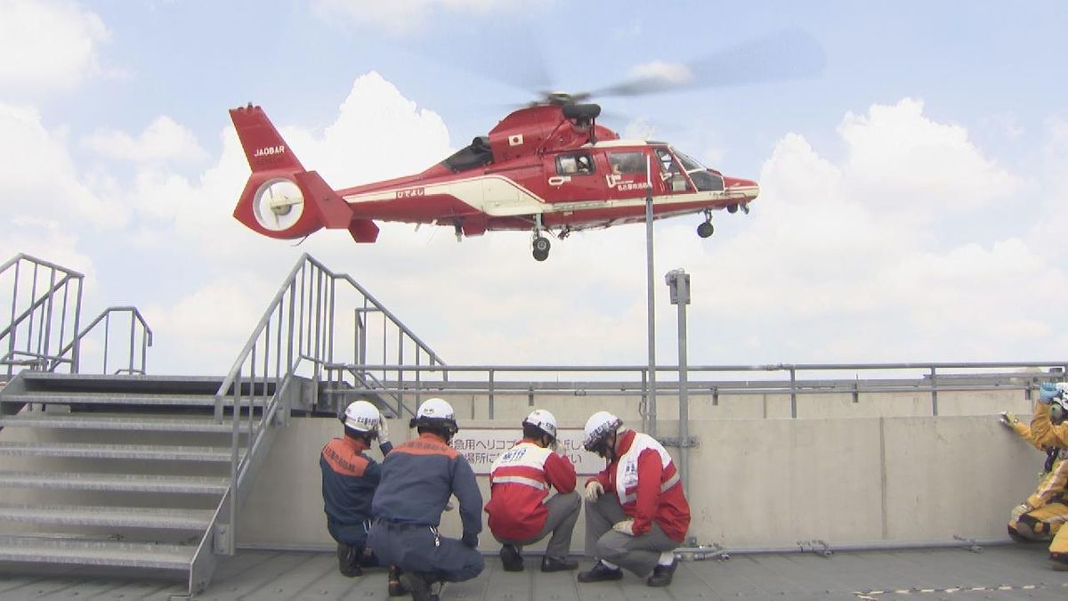 高層ビルでヘリコプター使用訓練　大規模地震による負傷者をヘリコプターで搬送する想定　ビル屋上のヘリポートを使った連携訓練は初　JPタワー名古屋