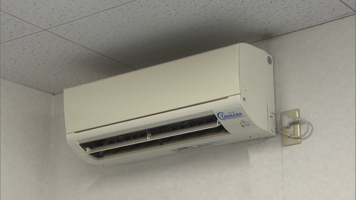 置くだけでエアコンの消費電力38％削減！？ 雨が降ればお手入れも不要