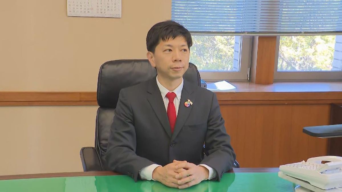 豊橋市長選で新アリーナの契約解除を訴えて初当選　長坂尚登新市長が初登庁　愛知・豊橋市