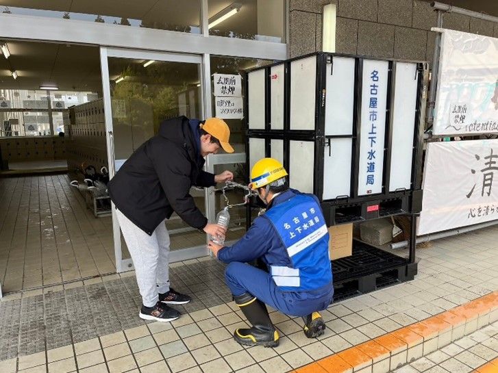 給水タンクによる応急給水（画像提供：名古屋市上下水道局）