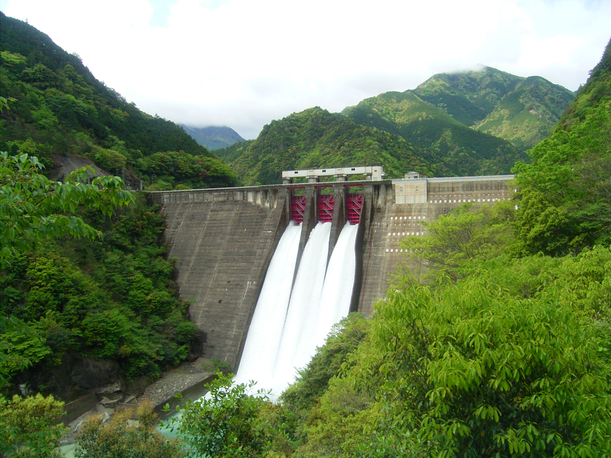 2ページ目 わずか1か月で“5,000枚以上”配布の大反響、三重県21ダムで